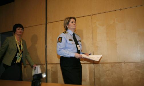 PRESSEKONFERANSE: Grete Lien Metlid, leder for voldsavsnittet ved Oslo politidistrikt, informerte i dag om skytingen mot mulla Krekars leilighet. Foto: Torbj�rn Gr�nning/Dagbladet