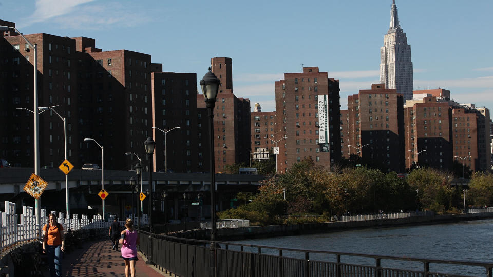 TIDENES FLAUSE: Stuyvesant Town og Peter Cooper Village leilighetskomplekser ble kj�pt for mer enn 31 milliarder kroner i 2006. N� ender leilighetene opp hos kreditorer. Foto: Mario Tama/Getty Images/AFP