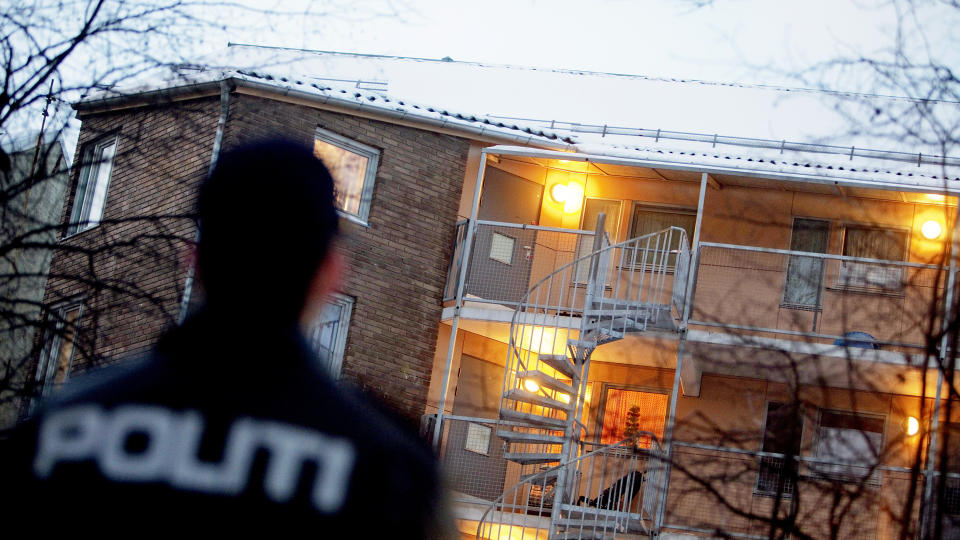 IKKE HIT: Mullah Krekar og hans familie vil trolig bo p� hemmelig sted en periode etter at ukjente gjerningsmenn var n�r ved � drepe folk i leiligheten i Heimdalsgata i natt.
Foto: STIAN LYSBERG SOLUM / SCANPIX
