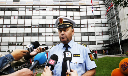  - BLIR TATT:  Det er h�yst sannsynlig amat�rer som skj�t mot mulla Krekars leilighet, tror tidligere polititopp Finn Abrahamsen. FOTO: KNUT FALCH, SCANPIX.