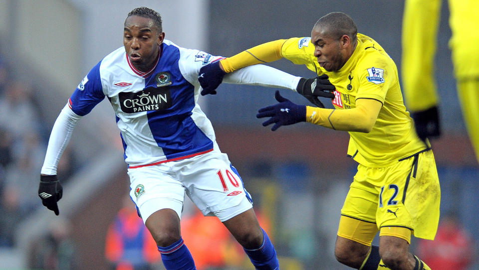 SM�R�BBEL: Blackburn er ikke forn�yd med at Benni McCarthy uteblir fra trening. N� bekrefter klubben at West Ham har lagt inn et budp � spissen. Her i kamp med Tottenham Hotspurs Wilson Palacios.Foto: SCANPIX/AFP/Andrew Yates