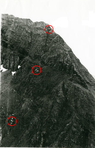 Ulykkesfjellet: Etter � ha fl�yet lavt sv�rt lenge, fors�kte piloten � f� flyet til � stige da han oppdaget fjellet Lille Tussen midt imot. Da var det for seint. Vrakdeler ble funnet flere steder nedover den 793 meter, h�ye bratte skr�ningen.