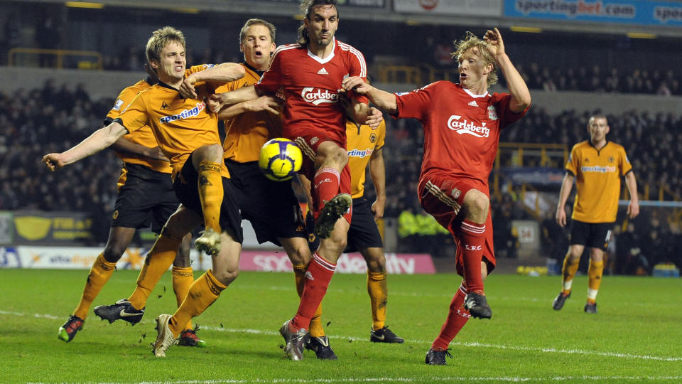 TETT: Mick McCarthys menn spilte hardt og disiplinert p� egen banehalvdel, og nektet Liverpool � skape sjanser. Foto: AFP PHOTO/PAUL ELLIS