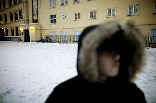 VOLD VAR SVARET: - Ettersom ingen h�rte etter hva elevene mente, var det som oftest vold som ble svaret. Ved � reise ei h�nd mot l�rerne kunne man f� fred et helt friminutt, fortalte en 21-�ring til Dagbladet januar i �r. 21-�ringens historie handler ikke om skolen p� bildet. Foto: BJ�RN LANGSEM