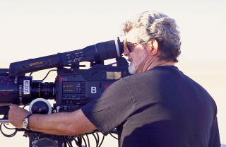 KREATIV: Regiss�r George Lucas under innspillingen av Star wars episode II: klonene angriper. � Lucasfilm Ltd. & TM.