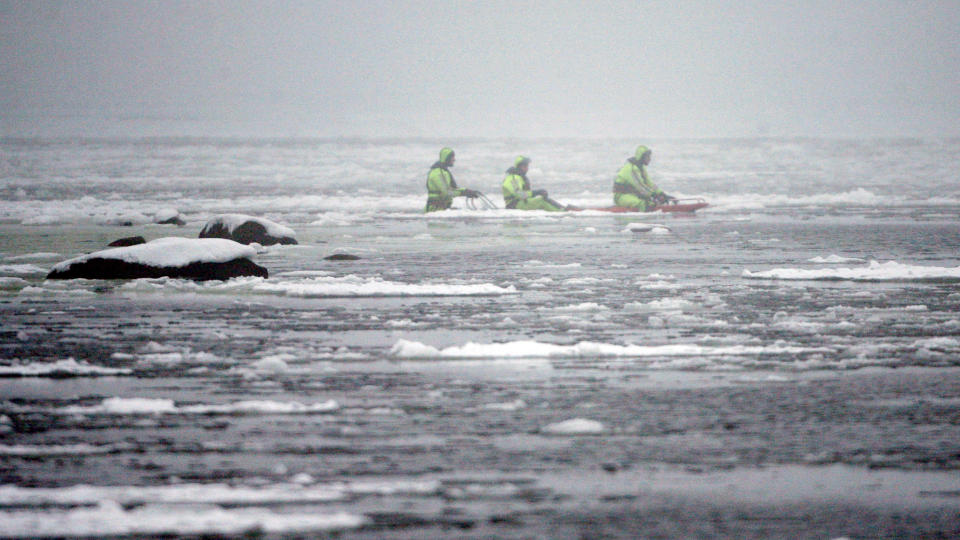 T�KE: T�ka vanskeliggj�r redningsarbeidet. Foto: Peder Gjers�e/SCANPIX