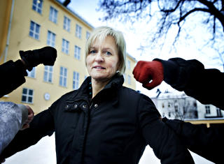 BER SKOLENE �VE P� VOLD: - P� linje med at man har brann�velser, b�r skolene �ve p� hva de skal gj�re n�r vold oppst�r p� skolen, sa nestleder i Utdanningsforbundet, Ragnhild Lied, til Dagbladet i januar. Foto: NINA HANSEN