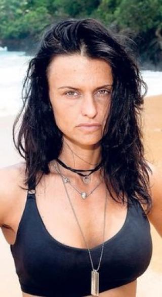 SJENERT: Svenske Suzanna Benjaminsson var ikke s�rlig lysten p� � vise seg naken p� tv-skjermen. Foto: TV4