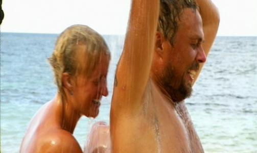 ENDELIG: For f�rste gang p� seks uker kunne de svenske deltakerne vaske seg i varmt vann. Foto: TV4