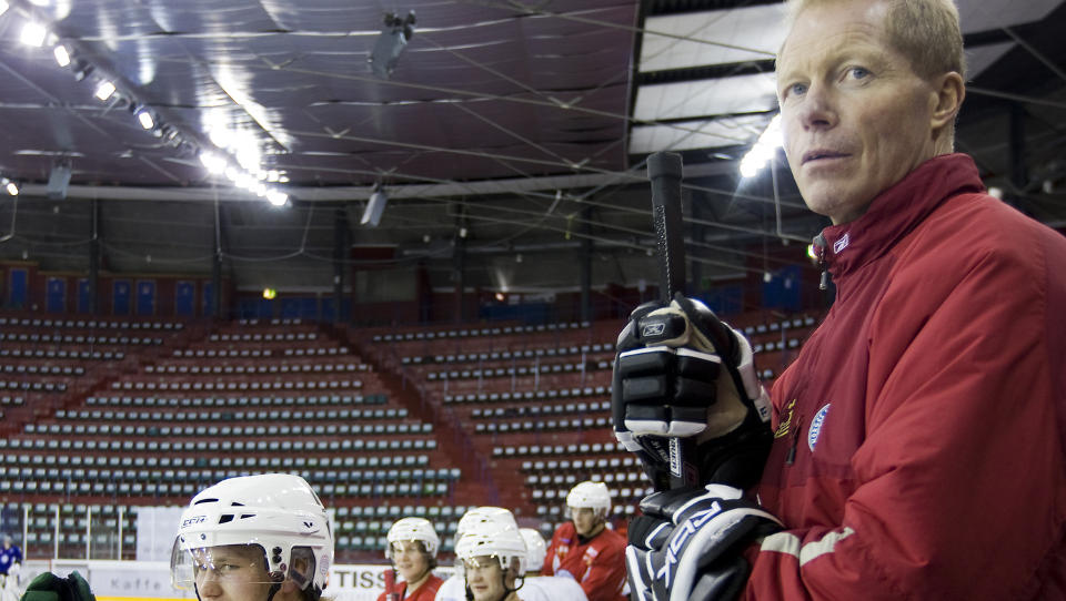 FORTSATT LANDSLAGSSJEF: Roy Johansen har bundet seg til ishockeylandslaget ett �r til. Foto: Heiko Junge / Scanpix