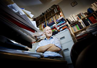 KREVER GRANSKING: Jusprofessor Henning Jakhelln. Foto : Jon Terje Hellgren Hansen / Dagbladet