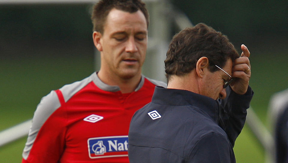 HODEBRY: Fabio Capello vil bestemme seg i l�pet av uka for om skandalene rundt John Terry skal f� konsekvenser for kapteinsrollen p� landslaget.Foto: SCANPIX/REUTERS/Eddie Keogh/