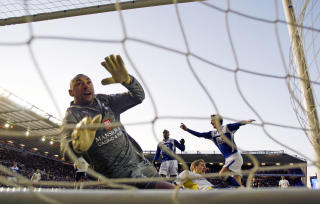 ROTET BORT SEIEREN: Tottenham hadde seieren i lomma, men rotet bort seieren p� overtid da Liam Ridgewell styrte inn utligningen fra kort hold.Foto: SCANPIX/AFP PHOTO/Adrian Dennis