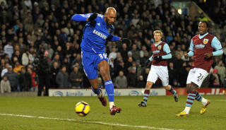 ENKEL JOBB: Nicolas Anelka var fullstendig umarkert foran m�l da Chelsea kontret inn 0-1 etter 27 minutter.Foto: SCANPIX/AFP PHOTO/ANDREW YATES