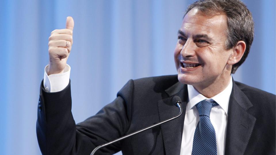 TO �R TIL: Spanias statsminister Jose Luis Rodriguez Zapatero forsvarer � �ke pensjonsalderen fra 65 til 67 �r. Foto: EPA / SCANPIX