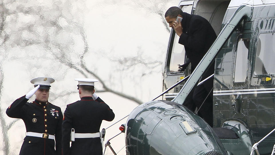 HEKTISK: Obama legger fram sitt budsjettforslag for 2011 i morgen, mandag. De f�rste lekkasjene er allerede ute.  Foto: REUTERS / Larry Downing / SCANPIX