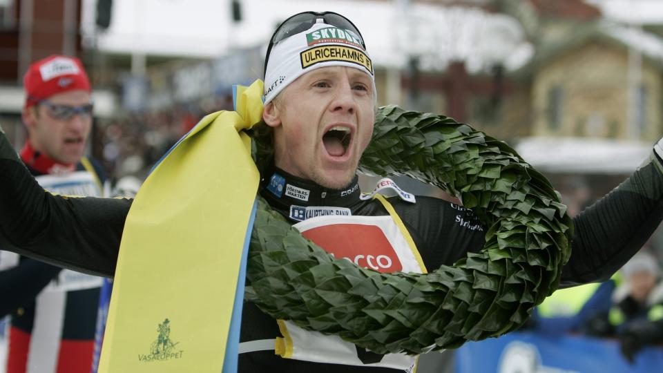 LANGL�PSKONGE: Svenske Oskar Sv�rd vant spurtoppgj�ret mot landsmannen Jerry Ahrlin p� oppl�pet i Cavalase, og vant Marcialonga. Her jubler han for sin tredje seier i Vasaloppet i 2007.Foto: Ulf Palm / SCANPIX  SVERIGE