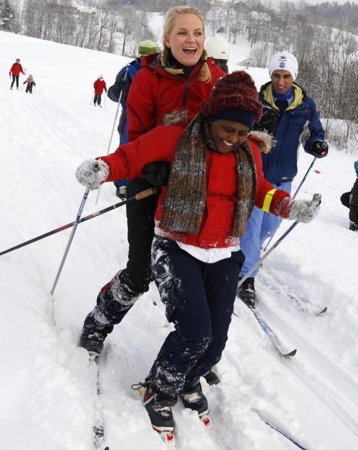 INSTRUKT�R: Kronprinsesse Mette-Marit viste seg � v�re en habil skil�rer for ungdommene.
Foto: Lise �serud / Scanpix