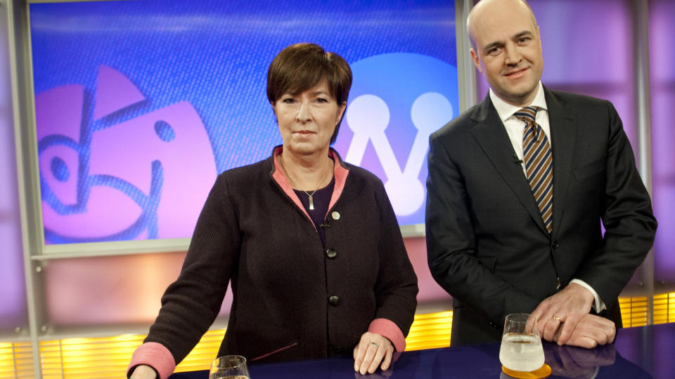 BURKAKRANGEL:
Sveriges statsminister Fredrik Reinfeldt og opposisjonslederen Mona Sahlin m�ttes s�ndag til sin f�rste fjernsynsduell foran h�sten valg til Riksdagen.

Foto: MAJA SUSLIN / Scanpix
