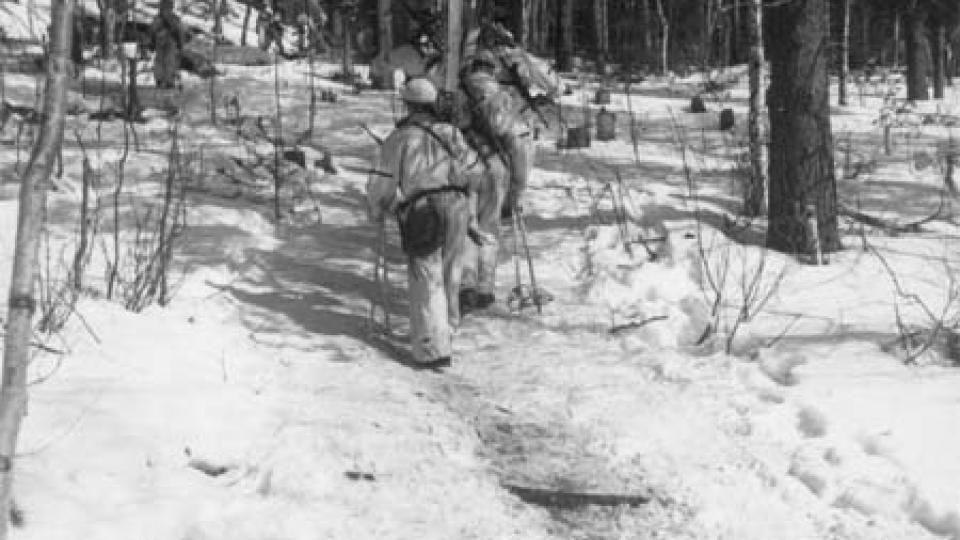 KJEMPET MOT BOLSJEVISMEN: Dette er et av de norske soldatenes egne bilder. Bildet viser stigningen opp mot Hasselmann. Bildet kommer fra Geir Brenden.