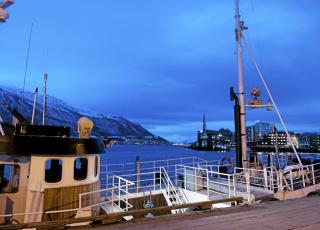TROMS� HAVN: Badeb�ten har sitt hjem i Troms�-havn, her kan du finne den n�r den ikke er ute p� polarsafari. FOTO: Lars Aake Andersen frifoto.no