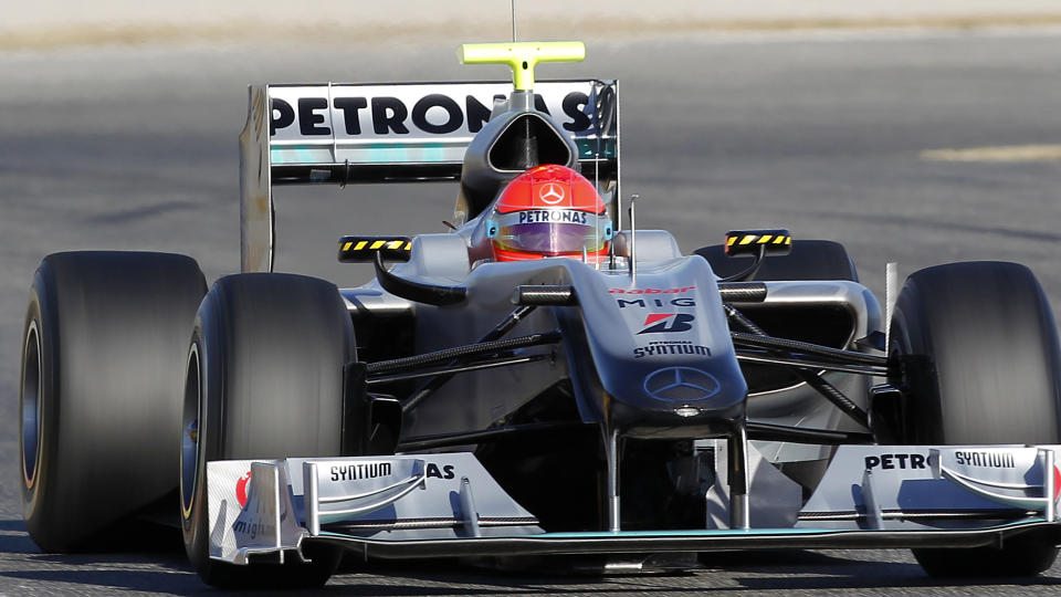 TILBAKE P� ASFALTEN: Michael Schumacher testet sin Mercedes-konkurransebil for f�rste gang i Valencia i dag.Foto: SCANPIX/AP/Alberto Saiz