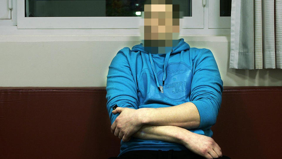 - BESATT AV ONDE DEMONER: Den halliktiltalte 29-�ringen som er tiltalt for hallikvirksomhet, gjentatt voldtekt mot to kvinner og seksuell omgang med en mindre�rig jente mot vederlag, skal if�lge den ene forn�rmede ha sagt at han m�tte ha sex med kristne jomfruer for � healses fra onde demoner. Her sitter han i Troms� fengsel. Foto: Torgrim Rath Olsen / Nordlys