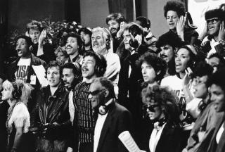 FORRIGE GANG: 45 amerikanske artister sang for Afrika i 1985. Foto: Scanpix
