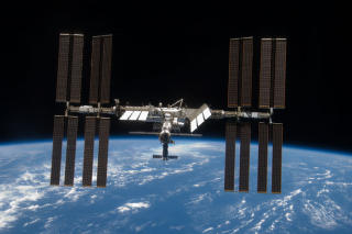 F�R LIVETS RETT: Obama vil forlenge ISS' levetid til etter 2020. Foto: NASA