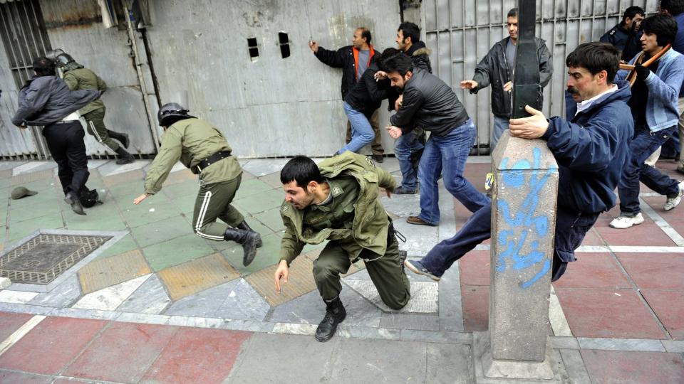 UROLIGHETER: N� f�r demonstrantene i Iran svi - i form av d�dsstraff. Foto: EPA/Scanpix