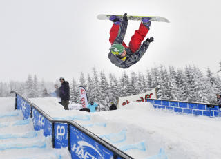RAILKONKURRANSE:  Andre er kanskje f&oslash;dt med snowboard. Her imponerer  Morten  Kvern Johansen fra Lillehammer.