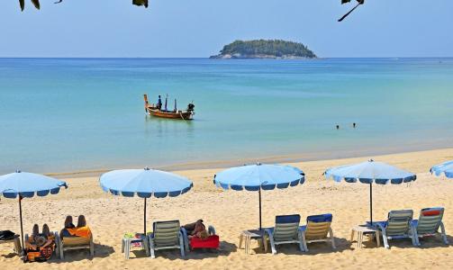 KATA NOI: Betyr Lille Kata. En vakker strand i et stille og behagelig omr�de. Foto: Star Tour