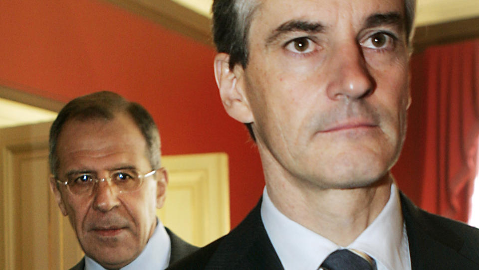 SKAL M�TES: Utenriksminister Jonas Gahr St�re (Ap) varsler at han vil ta opp norske organisasjoners tr�bbel i Russland n�r han onsdag m�ter sin kollega Sergej Lavrov i Moskva. Foto: SCANPIX
