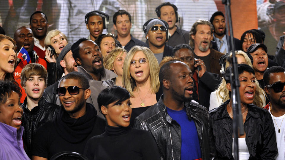 FOR HAITI: Bildet viser innspillingen mandag kveld i Los Angeles, med blant andre C�line Dion, Justin Bieber, Usher, Katharine McPhee, will.i.am, Toni Braxton, Barbra Streisand, LL Cool J, Harry Connick Jr., Wyclef Jean, Vince Vaughn, Jeff Bridges og Natalie Cole. Foto: Scanpix
