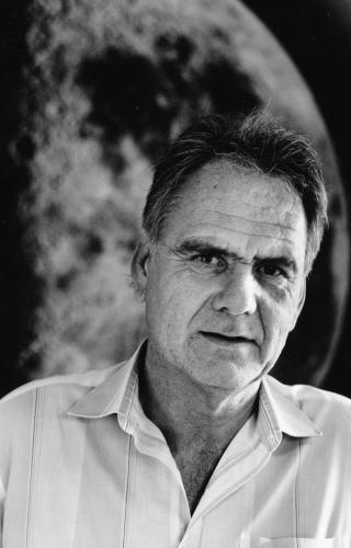 AVVENTENDE: Professor emeritus Kaare Aksnes, Norges fremste ekspert p� asteroider, sier det er for tidlig � konkludere med sikkerhet at dette viser en kollisjon. Foto: DAGBLADET