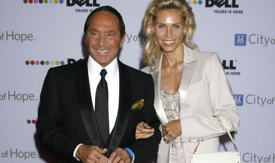 PSYKISK MISHANDLET: Paul Anka hevder livet med Anna var preget av voldsomme raserianfall og bisarre p�funn. N� vil artisten, som leverte skilsmissepapirene f�r jul, ha erstatning. Foto: STELLA PICTURES