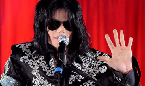HJERTET STANSET: Michael Jackson d�de i juni i fjor, like f�r han skulle ut p� sin omfattende This is it-turn�. Han ble 50 �r gammel. Foto: EPA/STR