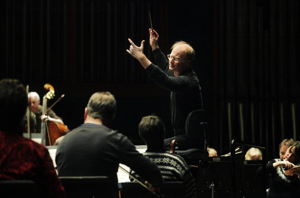 PARADIS: Den italienske dirigenten Gianandrea Noseda fant fort den gode tonen med Oslo-Filharmonien da pr�vene p� Mahlers 7. symfoni startet. Foto: Steinar Buholm/Dagbladet