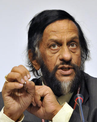 TOK TIL SLUTT KRITIKK: Nobelprisvinner og leder av FNs klimapanel Rajendra Pachauri latterliggjorde f�r jul kritikerne som hevdet informasjonen fra FN var feil. N� har han beklaget feilen. Foto: AFP/ATTILA KISBENEDEK/FILES
