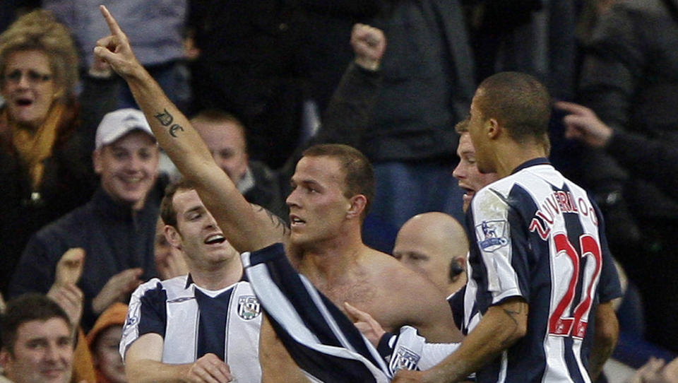 TOM�LSSCORER: Roman Bednar (midten) scoret to ganger for WBA i seieren over Blackpool. Her markerer han scoring i en Premier League-kamp mot Manchester City forrige sesong.Foto: SCANPIX/REUTERS/Darren Staples