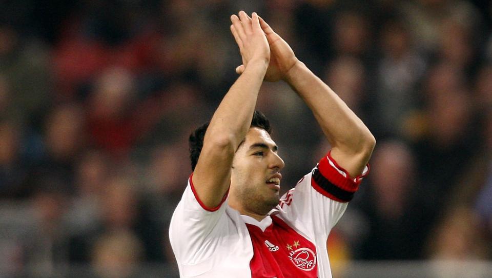 M�LMASKIN: Luis Suarez scorer m�l i b�tter og spann i Ajax-tr�ya. Mot Roda ble det fire nye fulltreffere.Foto: SCANPIX/EPA/KOEN VAN WEEL