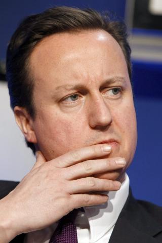 SKANDALE: David Cameron lover bot og bedring - men flere av de rammede politikerne velger heller � anke tilbakebetalingsvedtaket. Foto:  EPA/ALESSANDRO DELLA BELLA
