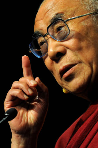 OBAMA-M�TE: Det er ikke fastsatt noe m�te, men signalene om at Obama vil m�te Dalai Lama blir ikke godt mottatt i Beijing. Foto: AFP PHOTO / William WEST/SCANPIX