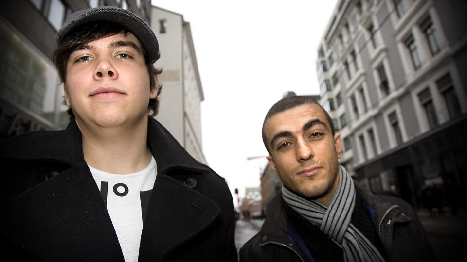 GJENGKRIMINALITET: Vennene og filmskaperne David Berget og Farid Omer har laget en novellefilm om det virkelige gjengmilj�et i Oslo &mdash; som Farid tilh�rte. &mdash;Budskapet i filmen er at man kan rette opp sine feil. Jeg kom meg ut av gjengkriminaliteten, sier Farid Omer. Foto: Anders Gr�nneberg