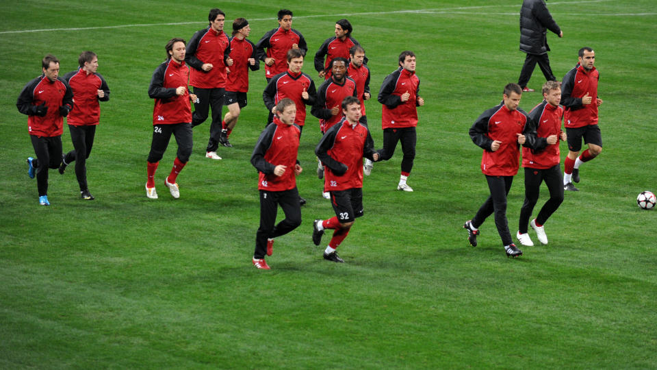 NEKTET � SPILLE: Rubin Kazan-spillerne, her i oppvarming f�r en Champions League-kamp, ble nektet � spille f�r TV 2 skrudde av kameraene. Foto: Guiseppe Cacace / AP.