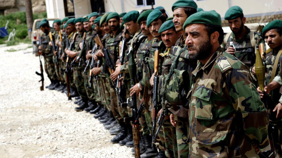 SKAL OVERTA: Den afghanske nasjonalh�ren i Meymaneh. Foto:LARS MAGNE HOVTUN/ FORSVARET