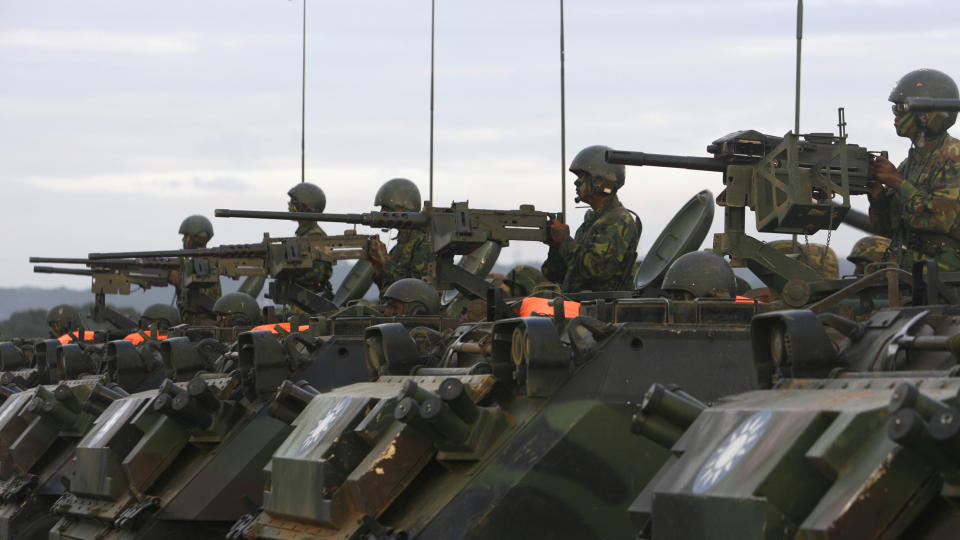�VELSE: Taiwans v�penpolitikk har irritert Kina ved flere anledninger. N� vil Taiwan kj�pe helikopter fra Europa. Foto: Reuters/Scanpix