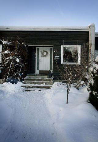 FUGLEKASSE: Utenfra ser rekkehuset b�de m�rkt og trangt ut.
Foto: Mette M�ller / Dagbladet