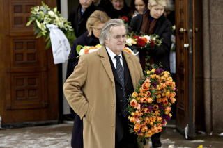 BARNDOMSVENN: Skuespiller og revyforfatter Andreas Diesen kjente Dag Fr�land fra barndoms�ra, og holdt tale for kameraten under bisettelsen.
Foto: Torbj�rn Gr�nning