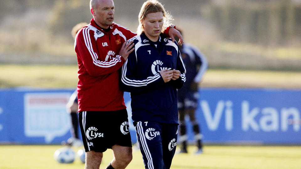 MARERITT�R: Tomasz Sokolowski, her med eks-trener Uwe R�sler, vil helst legge bak seg �ret 2009. N� ser midtbanespilleren fremover. Foto: Stian Lysberg Solum / SCANPIX